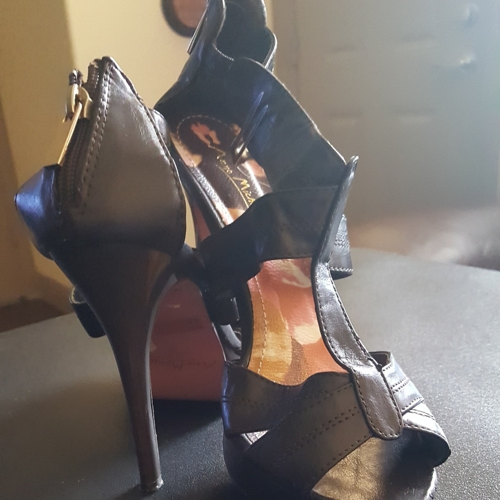 Brown heel